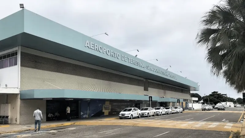 Aviões batem em pátio e voos são cancelados no Piauí