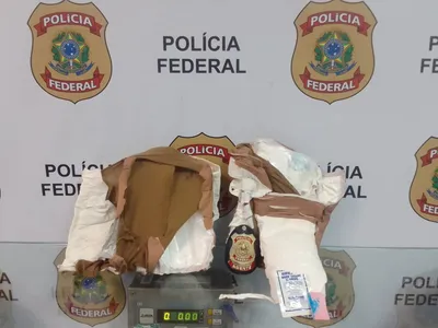 Homem é preso ao tentar embarcar com 3kg de cocaína para Paris, no Aeroporto do Galeão