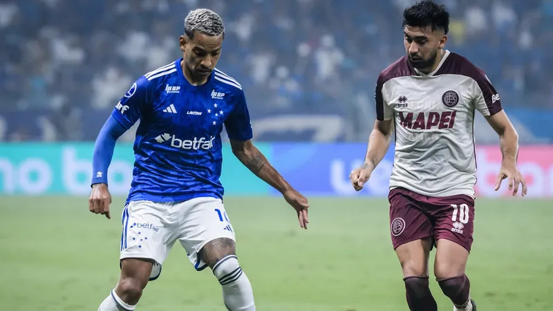 Cruzeiro empata com o Lanús em jogo marcado por vaias e sinalizadores no Mineirão