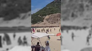 Torcedores do Penarol se envolvem em confusão na Praia do Recreio nesta quarta-feira