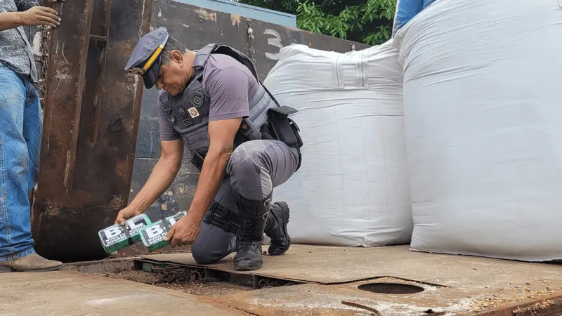 Carreta é apreendida com carga de droga avaliada em R$ 10 milhões