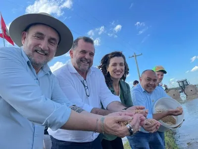 Sementes de esperança marcam a abertura do Plantio de Arroz Ecológico nos assentamentos do RS