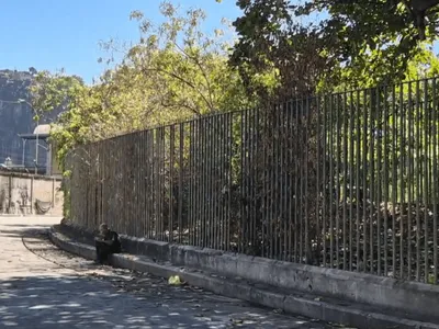 Praça General Pedra, no Centro do Rio, vira refúgio de criminosos por causa do abandono