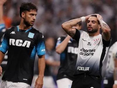 Corinthians empata com o Racing em partida marcada por chuva e golaços