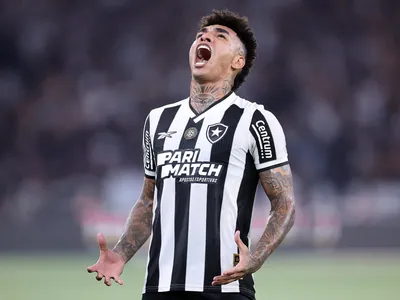 "Alegrou a todos" e "assustador": comentaristas do Jogo Aberto se rendem ao Botafogo