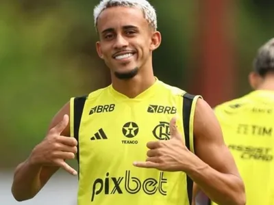 Vaza foto íntima de Matheus Gonçalves, jogador do Flamengo, em banheira de motel com amante