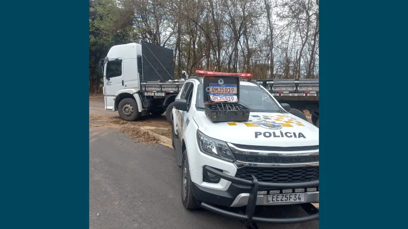 Policiais Militares recuperam caminhão furtado na Ceasa e prendem ladrão