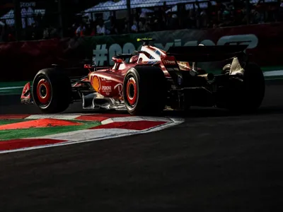 Carlos Sainz lidera segundo treino livre do GP do México; Max Verstappen tem problema