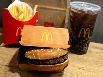 Redes de fast food estão retirando cebola dos sanduíches após surto de E. coli do McDonald's