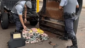 Caminhonete é apreendida com 60 Kg de cocaína em Pirapozinho