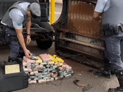 Caminhonete é apreendida com 60 Kg de cocaína em Pirapozinho