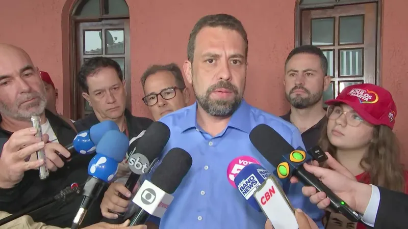 Campanha de Boulos entra com ação de investigação eleitoral por abuso de poder de Tarcísio