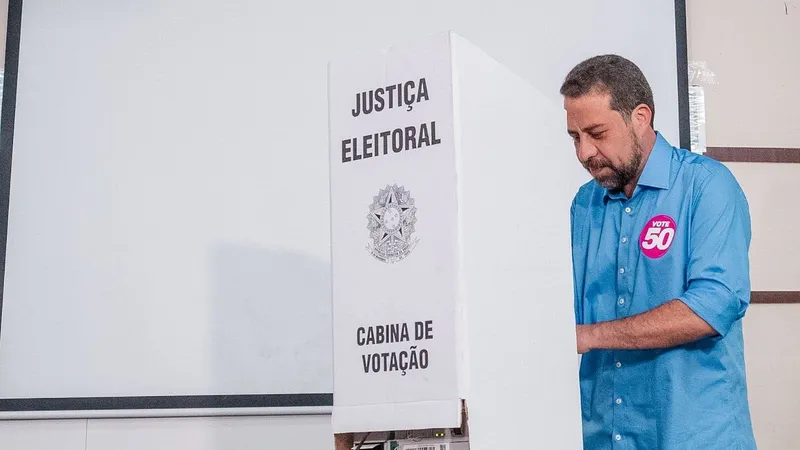 Guilherme Boulos tem menos votos que abstenções em São Paulo