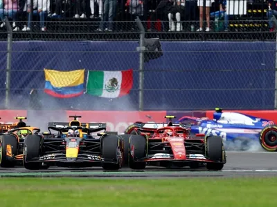 Albon e Tsunoda batem na largada e GP do México é interrompido; Pérez é punido