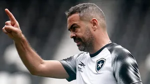 Arthur Jorge, do Botafogo, é indicado a melhor treinador do mundo