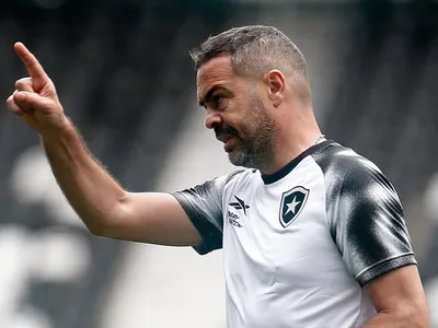 Arthur Jorge, do Botafogo, é indicado a melhor treinador do mundo