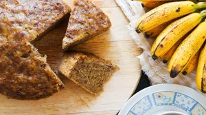 Bolo de banana fofinho: veja receita perfeita para o café da tarde