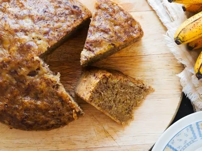 Bolo de banana fofinho: veja receita perfeita para o café da tarde