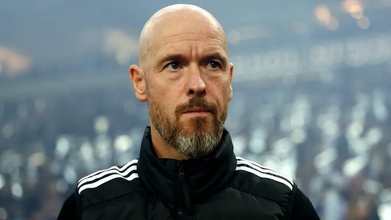 Manchester United demite o técnico Erik ten Hag; van Nistelrooy assume como interino