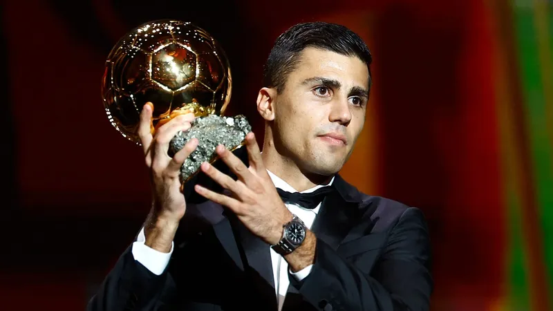 Rodri cita 'escola' espanhola após levar Bola de Ouro: "O futebol ganhou"