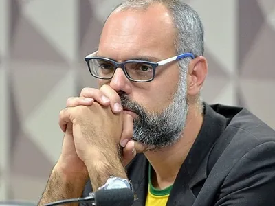 Blogueiro Allan dos Santos vira motorista por aplicativo nos EUA: 'Prioridades, contas'