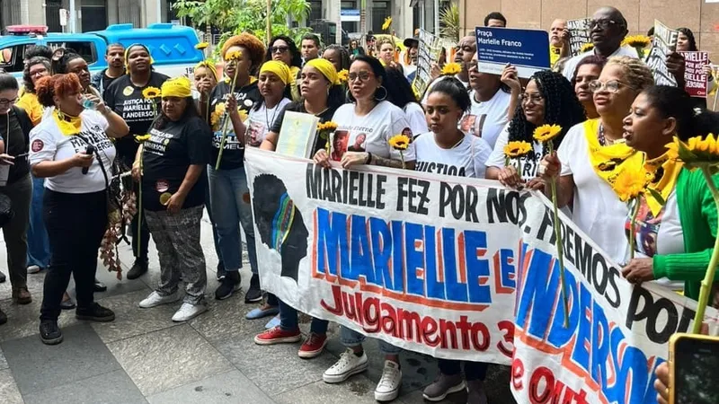 Caso Marielle: Manifestantes realizam ato pedindo respostas antes de julgamento dos réus