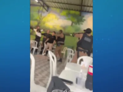 Bandido com fuzil invade festa infantil durante fuga da polícia no Paraná