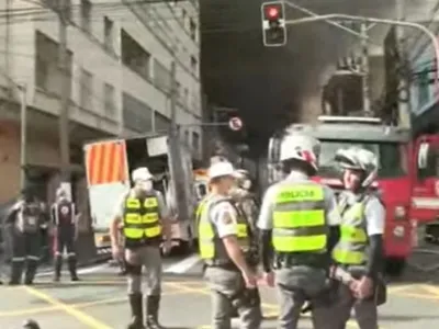 Tenente dos Bombeiros diz que prédio atingido por incêndio no Brás tem colapso estrutural