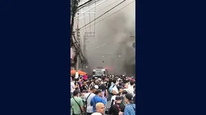 Incêndio atinge shopping na região do Brás, centro comercial de São Paulo (SP)