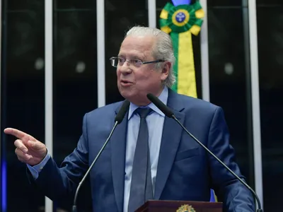 Cláudio Humberto: "Mesmo 'descondenado' por ladroagem, Dirceu faz falta ao governo"