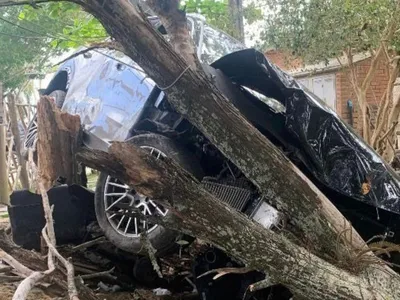 Idosos ficam feridos após acidente na Rodovia Floriano Rodrigues Pinheiro em Tremembé