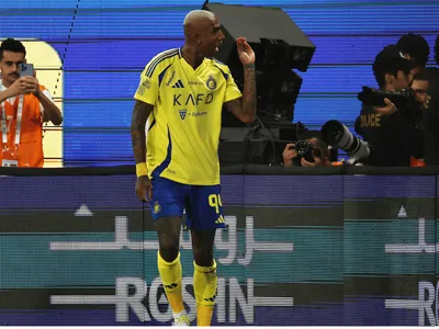 Anderson Talisca marca no empate entre Al Nassr e Al Hilal por 1 a 1 no Campeonato Saudita