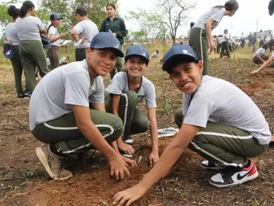 Projeto leva estudantes ao campo para combater o preconceito ao agro; assista