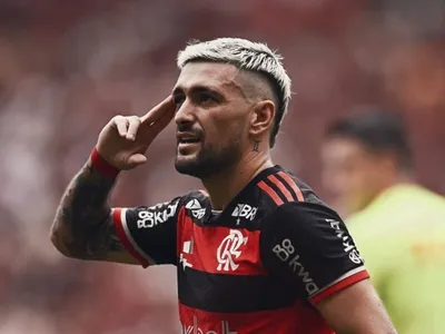 Autor de gol, Arrascaeta diz que está jogando no sacrifício: "Tentando aguentar"