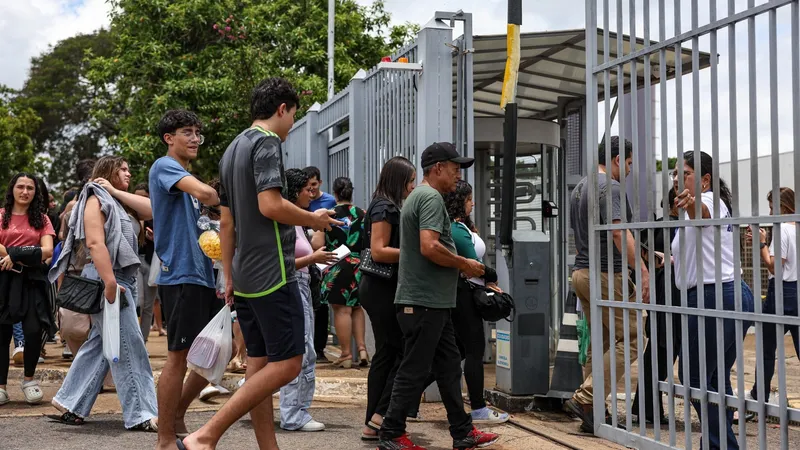 Segundo dia do Enem teve abstenção de 30,6% e 1,9 mil candidatos eliminados