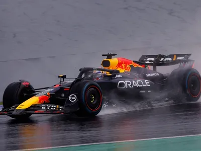 Verstappen vence em Interlagos após largar em 17º e encerra seca de corridas