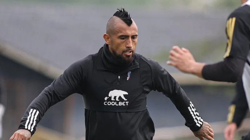 Arturo Vidal é levado para delegacia após denúncia de agressão sexual em festa no Chile