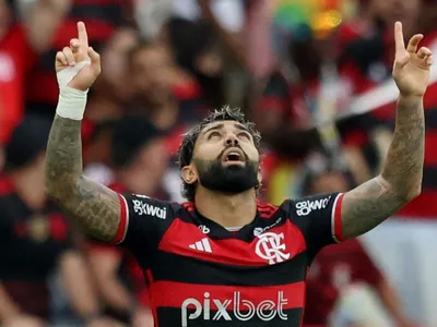 Neto exalta Gabigol e detona Tite por deixar atacante no banco do Flamengo