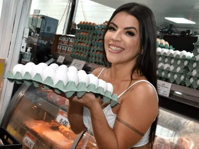 Miss Bumbum afirma que comer 1200 ovos por mês ajudou a aumentar sua libido e disposição