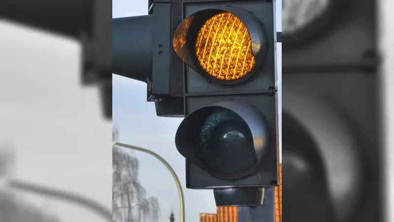 Motoristas reclamam da falta de sinalização em cruzamento no bairro de Jacaré, na Zona Norte