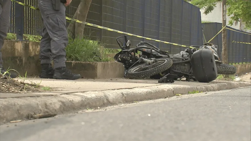 Homem é morto com tiros nas costas a caminho do trabalho em São Paulo