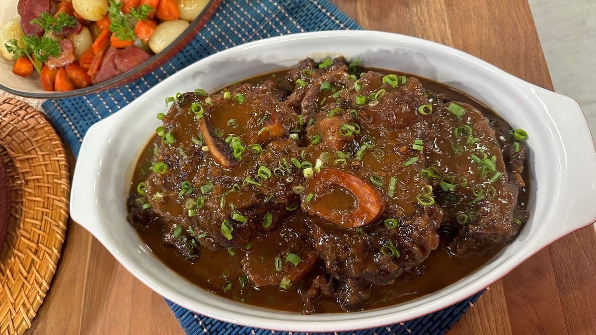 Ossobuco ao vinho com polenta cremosa | Band Receitas