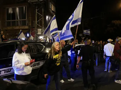 Rabino: manifestantes tomam ruas de Israel e bloqueiam estrada em Tel Aviv