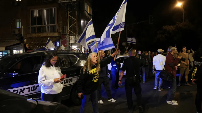 Rabino: manifestantes tomam ruas de Israel e bloqueiam estrada em Tel Aviv