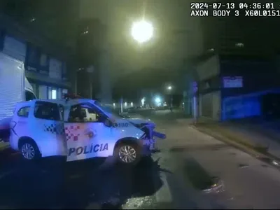 VÍDEO: policiais disputam “racha” e sofrem acidente em São Paulo