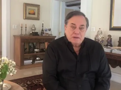 Ronnie Von chora em homenagem a Agnaldo Rayol: "Não estou conseguindo falar"