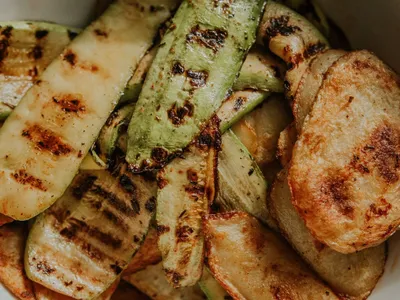 Abobrinha na air fryer: aprenda receita gostosa que fica pronta em apenas 15 minutos