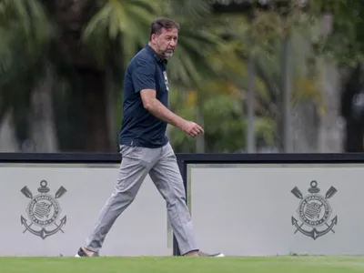 Augusto Melo afirma que Flamengo está fazendo “jogo sujo” por Hugo Souza