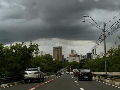 Chegada de frente fria e umidade amazônica criam condição para chuva em todo estado de SP