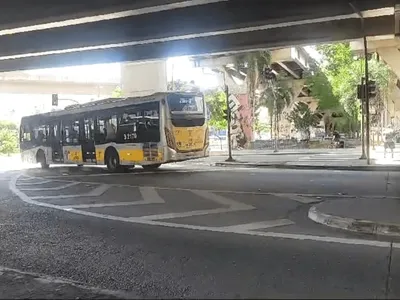 Motorista de ônibus é esfaqueado após discutir com passageiro em SP